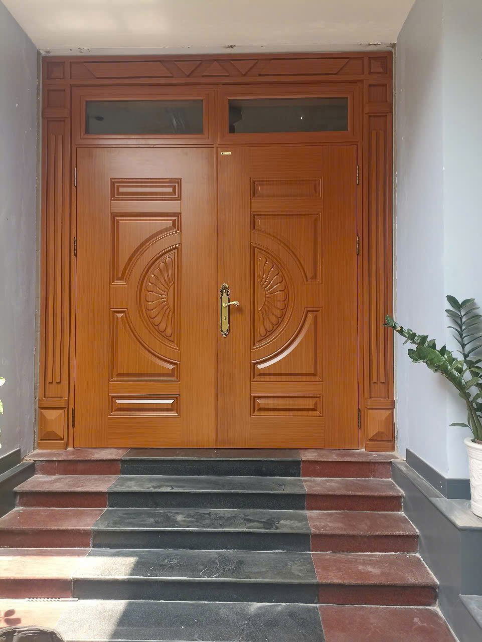 Cửa Thép Vân Gỗ Tại Quận 1
